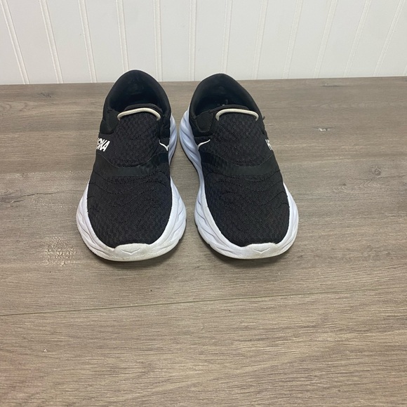 Use women HOKA Ora Recovery Shoe 2 in black with a white sole size 7 - Picture 3 of 9